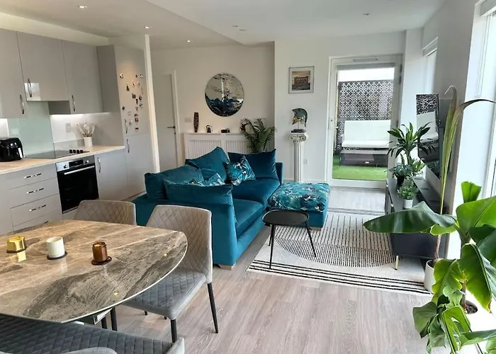 High-Spec 1X Large Bedroom City Apartment