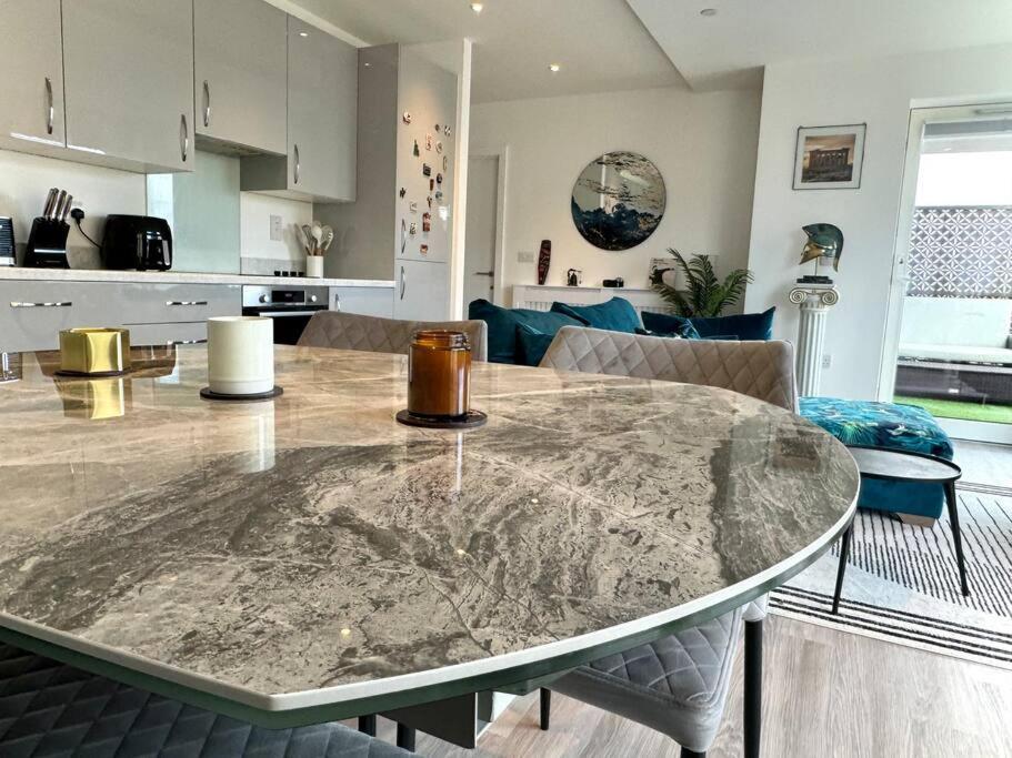 High-spec 1x Large Bedroom Apartment *